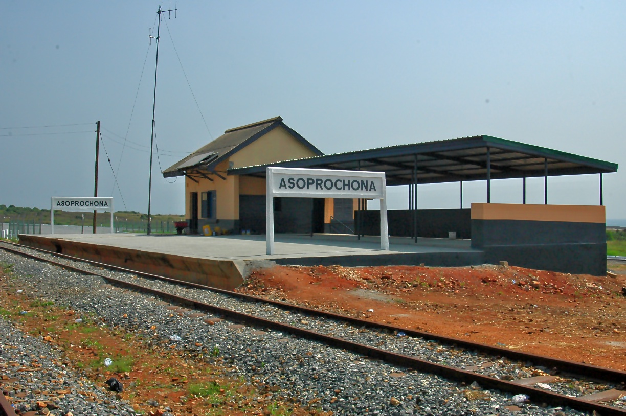 Asoprochona station from across the tracks, December 2007