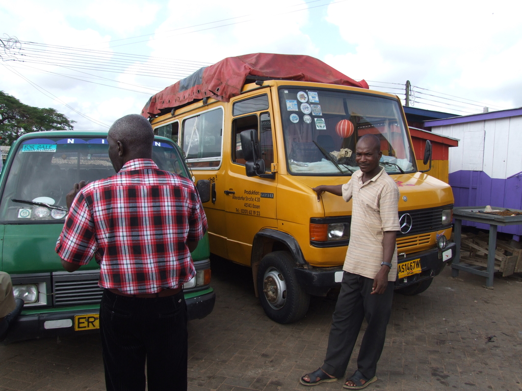 Tro Tro station i Ho, Volta region, friendly drivers and people